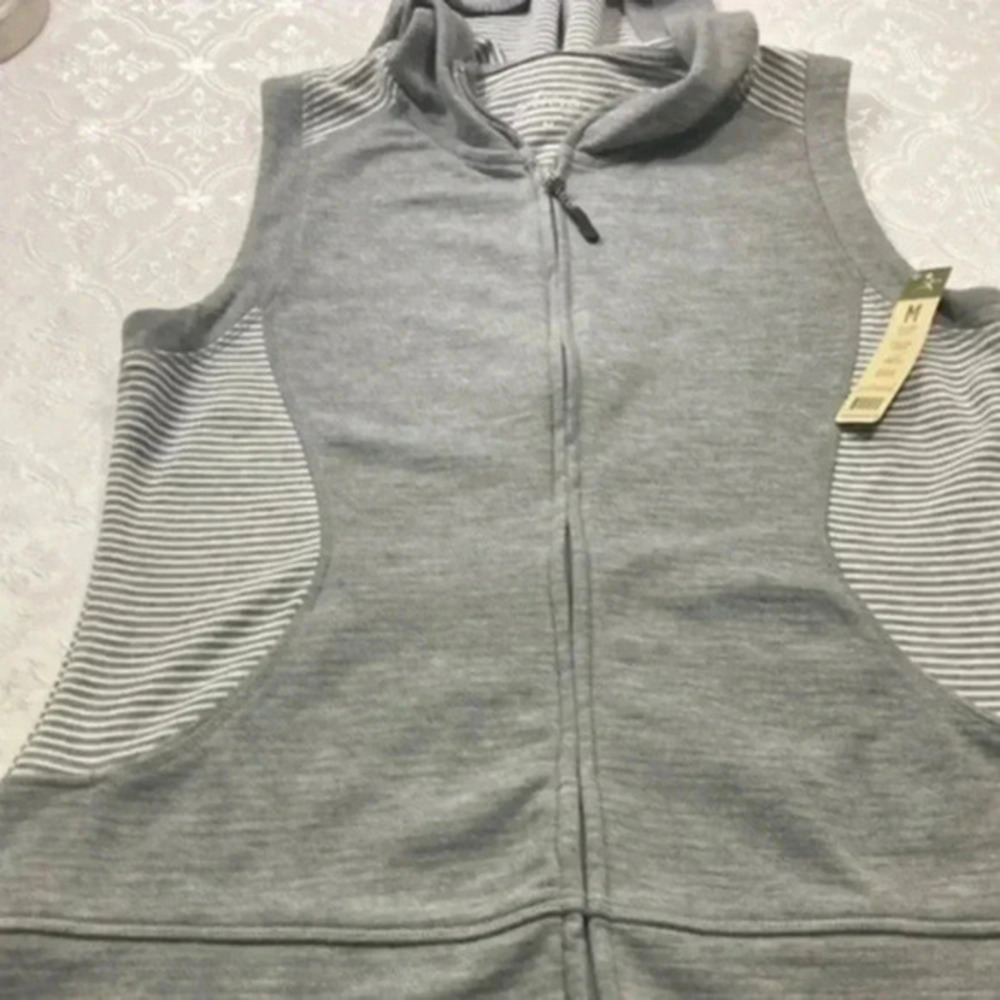 Aveva  sleeves less hoodie jacket M